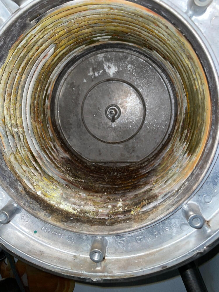 Zanesený výměník po třech letech provozu bez údržby.